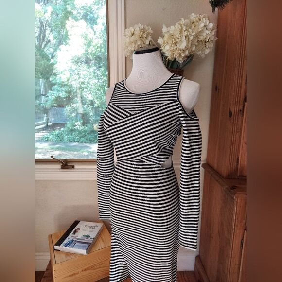 Body Con Black & White Striped Cold Shoulder Dress Size S MATERIAL GIRL DRESS - Picture 1 of 9